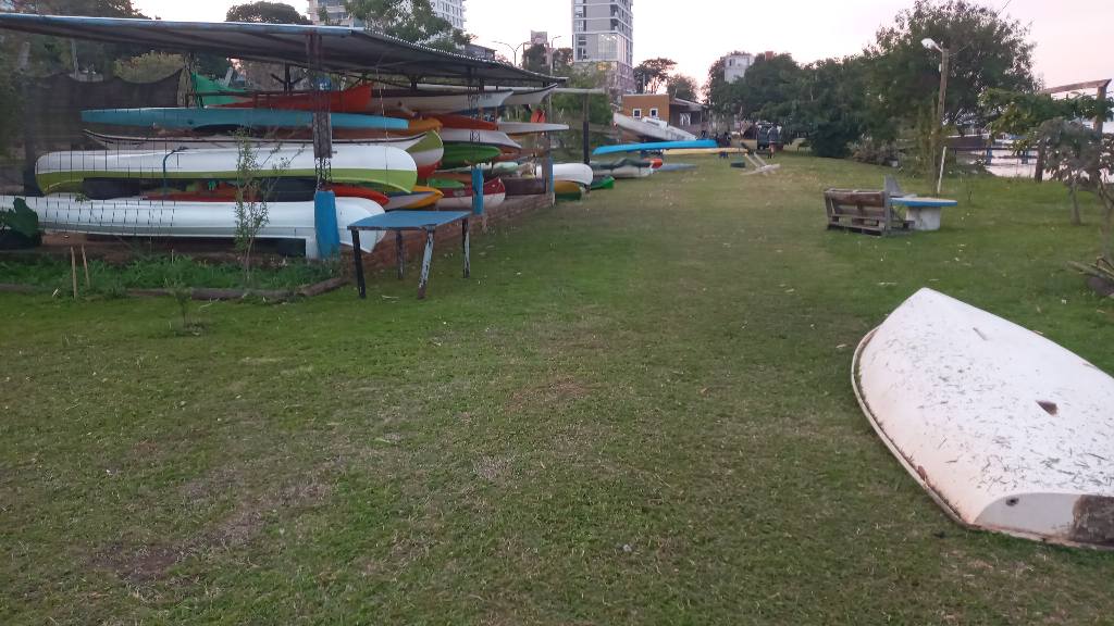 La EBY intimó a clubes náuticos y al Liceo Storni a desalojar predios ribereños al río Paraná "en un plazo perentorio" imagen-2