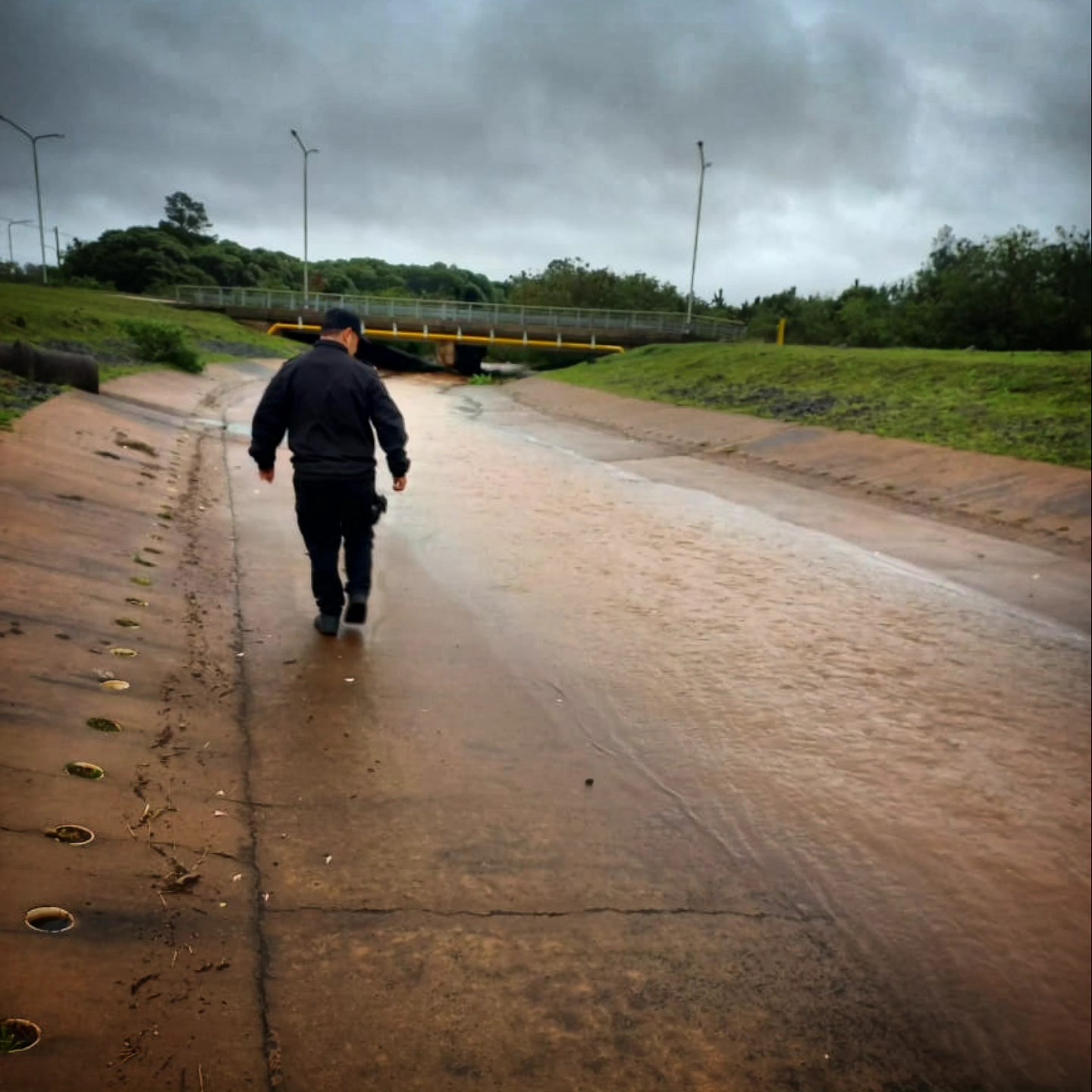 Una mujer fue rescatada tras ser arrastrada por la corriente en Itaembé Guazú 3 Una mujer fue rescatada tras ser arrastrada por la corriente en Itaembé Guazú imagen-2