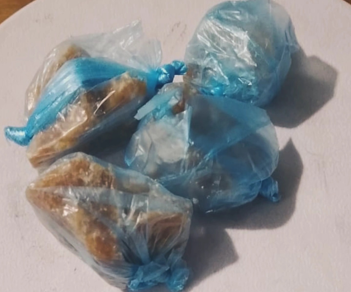 Pasamanos exprés de droga en la ruta: la Policía atrapó a una mujer en plena venta 3 Pasamanos exprés de droga en la ruta: la Policía atrapó a una mujer en plena venta imagen-2