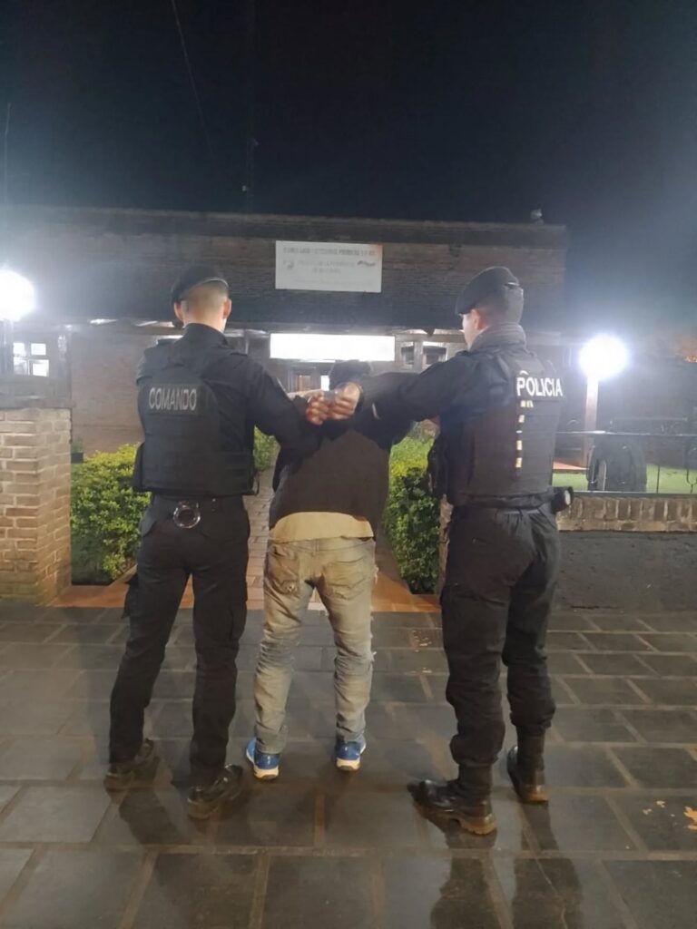 Apóstoles: un llamado al 911 permitió rescatar a una pareja de adultos mayores de su hijo violento imagen-39