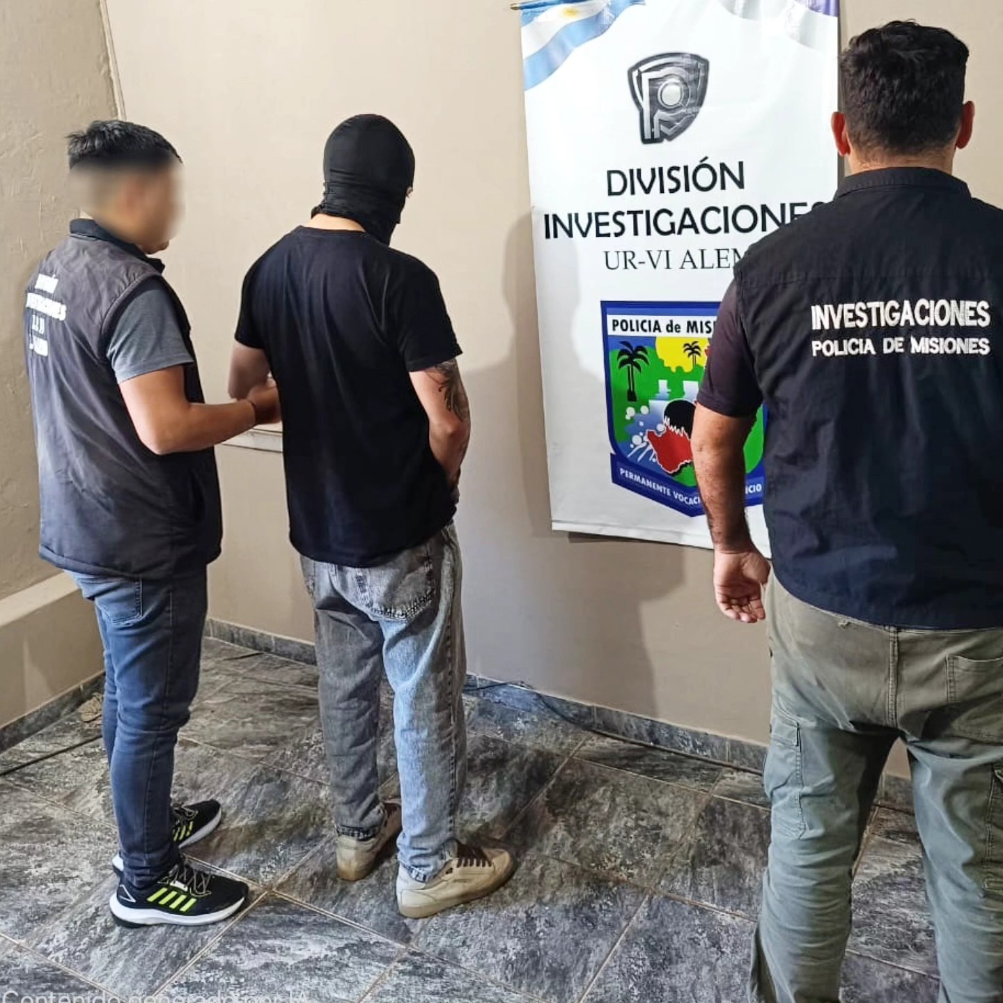 Detuvieron a un docente acusado de tomar fotografías indebidas a alumnas menores en El Soberbio imagen-2