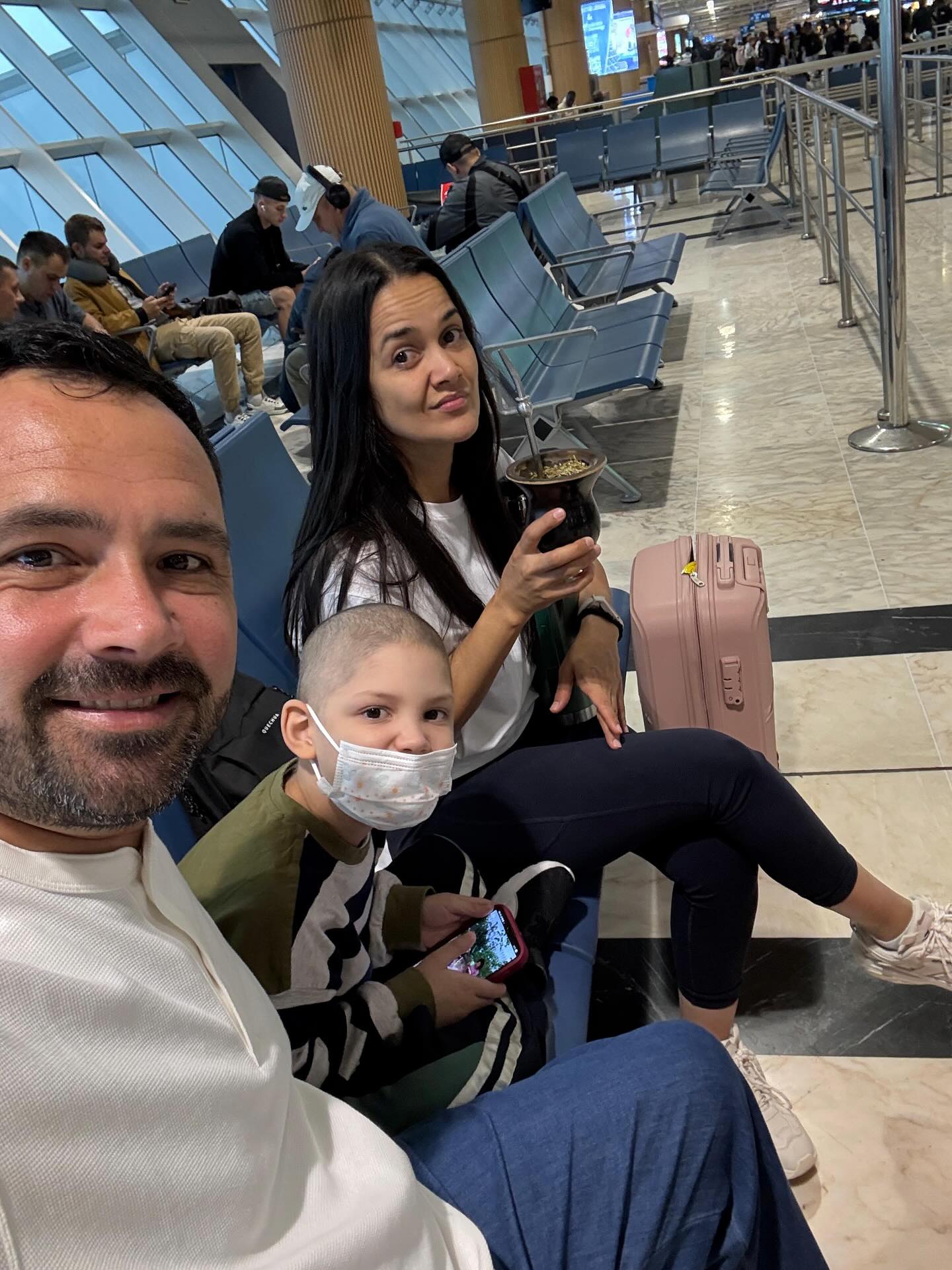 Santino, de regreso a la Argentina tras su tratamiento exitoso contra la leucemia en Singapur imagen-2