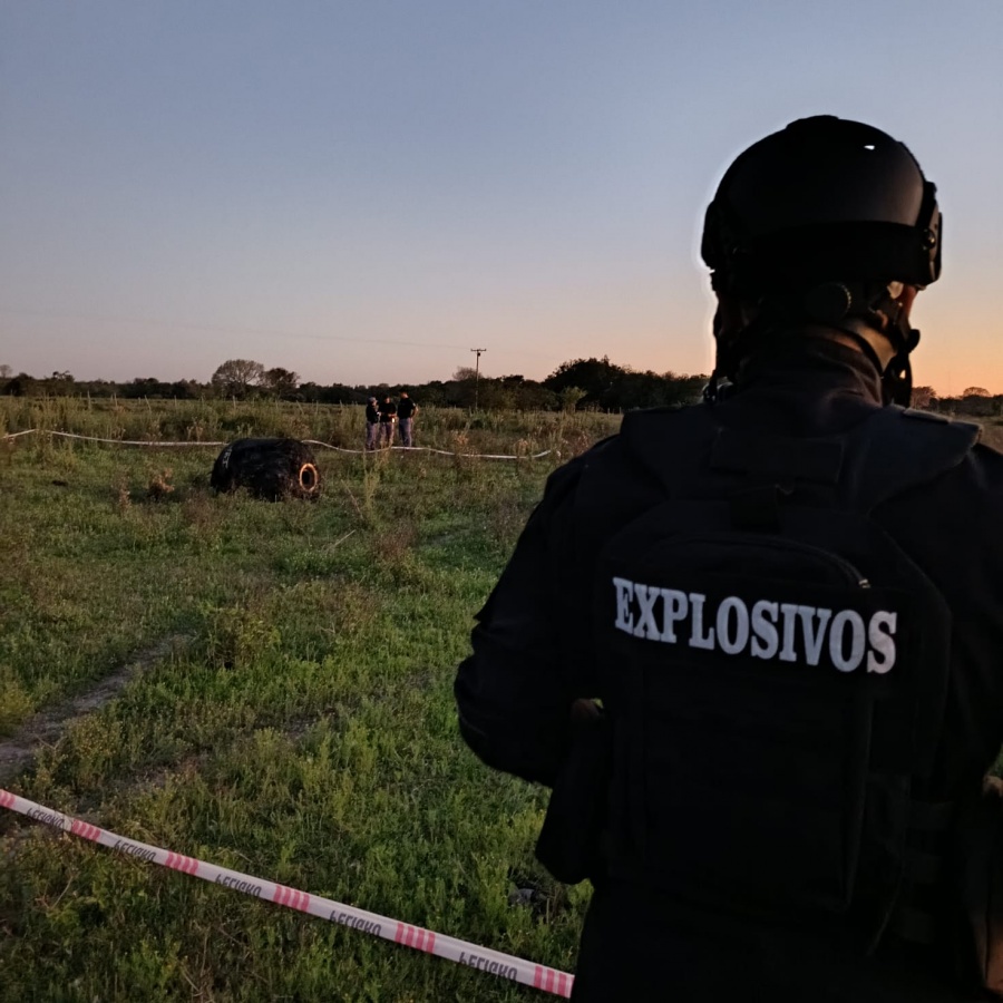 Misterio en el Chaco: cayó un extraño objeto metálico del cielo imagen-6