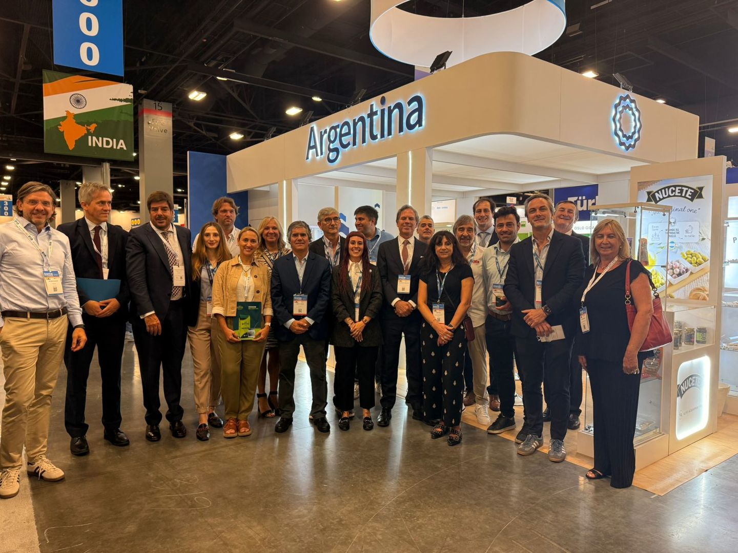 El embajador en los EE.UU. visitó el pabellón yerbatero en la Feria "Food and Beverages", en Miami 3 El embajador en los EE.UU. visitó el pabellón yerbatero en la Feria "Food and Beverages", en Miami imagen-2