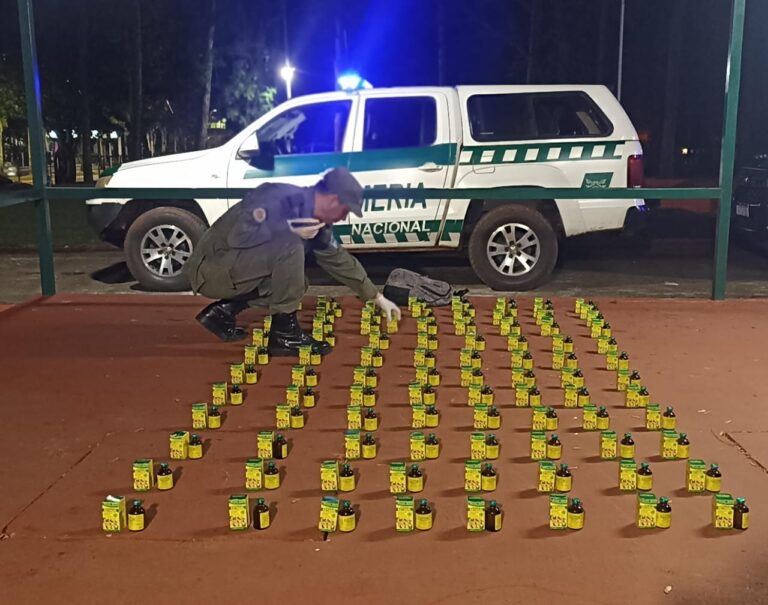 Arrojaron desde una moto 96 frascos de ketamina de origen paraguayo imagen-16