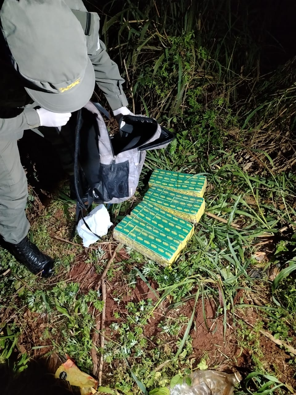 Arrojaron desde una moto 96 frascos de ketamina de origen paraguayo imagen-4