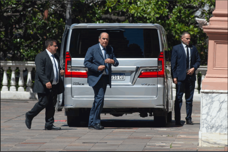 El Gobierno activa la discusión de la reforma tributaria que Milei quiere en 2026 y la tratará este lunes en el Consejo de Mayo imagen-25