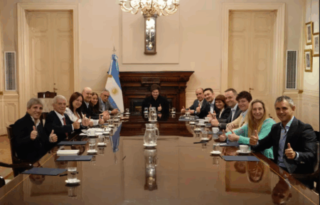 Por primera vez después de los audios, Milei reúne a todo su Gabinete en Casa Rosada y busca alinear la gestión antes de irse a los EEUU imagen-10