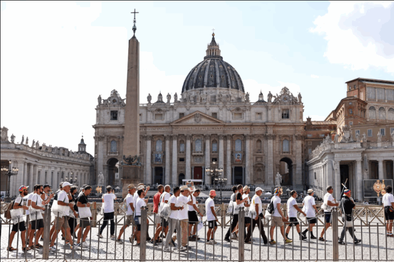 El papa León XIV ratificó que seguirá la línea de Francisco y no impulsará reformas sobre LGBTQ+ ni matrimonio igualitario imagen-6