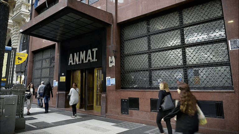 La ANMAT prohibió el uso de una serie de productos para el cabello y diferentes equipos imagen-6