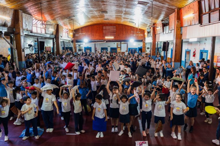 Con música, danza y diálogo, el Instituto Pedro Goyena conmemoró el Día Nacional del Chamamé junto a artistas de la región imagen-17