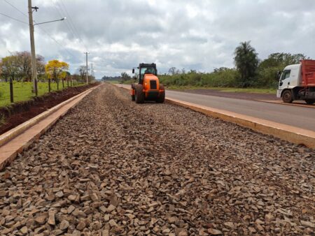 En Tres Capones, Vialidad construye colectoras de la ruta provincial 2 imagen-1