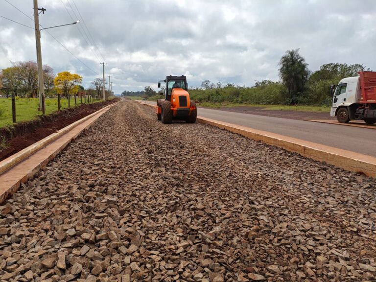 En Tres Capones, Vialidad construye colectoras de la ruta provincial 2 imagen-4