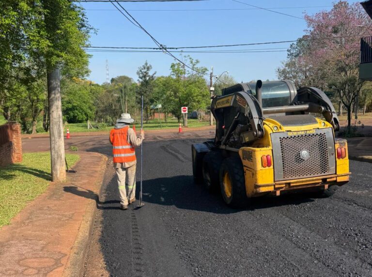 Vialidad avanza con Pavimento Urbano en Comandante Andresito y Capioví Vialidad avanza con Pavimento Urbano en Comandante Andresito y Capioví imagen-33