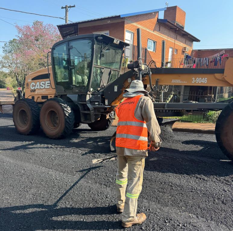 Vialidad avanza con Pavimento Urbano en Comandante Andresito y Capioví imagen-2