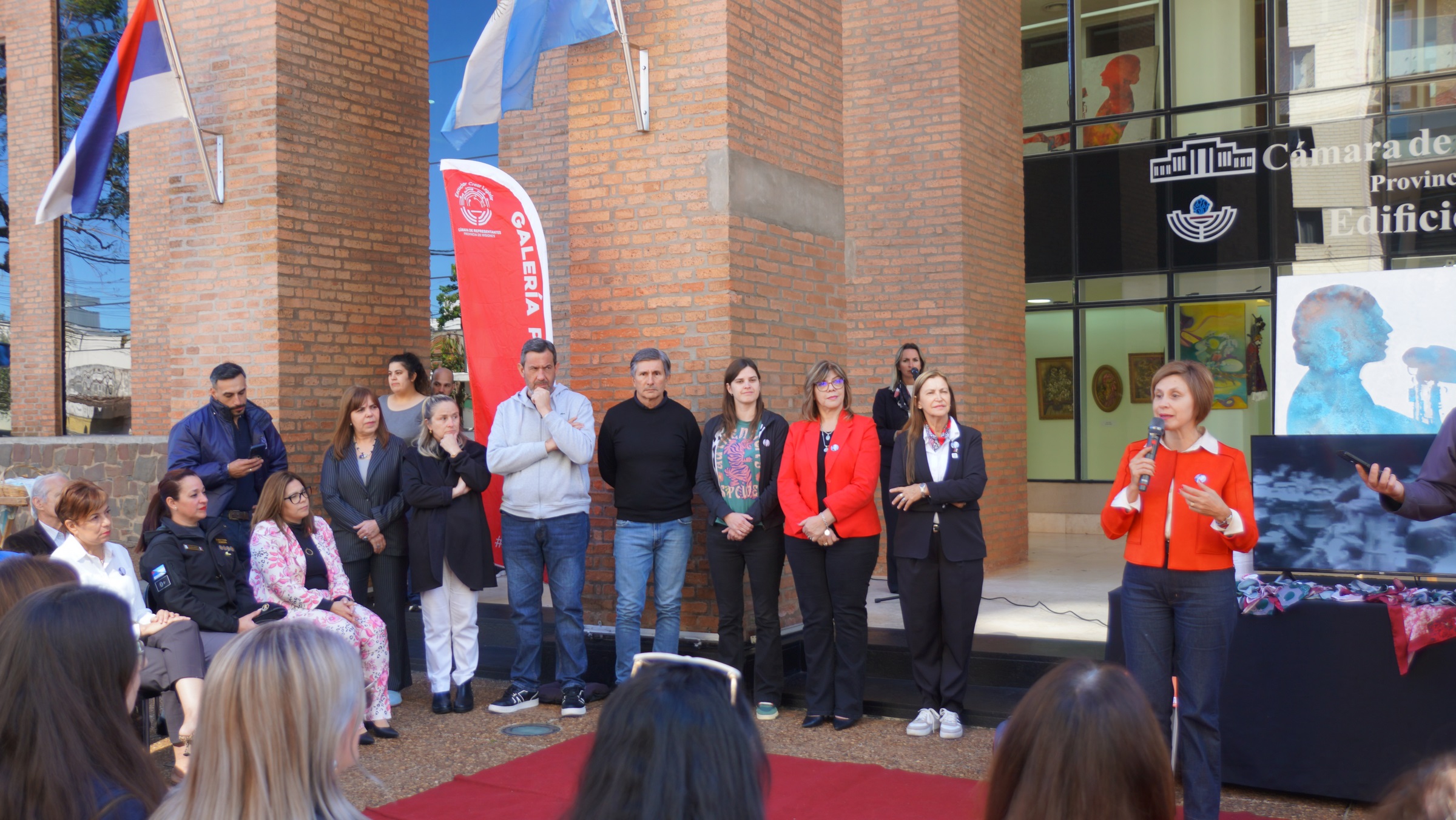 La Legislatura inauguró una muestra artística en homenaje a Eva Perón y al aniversario del voto femenino imagen-4