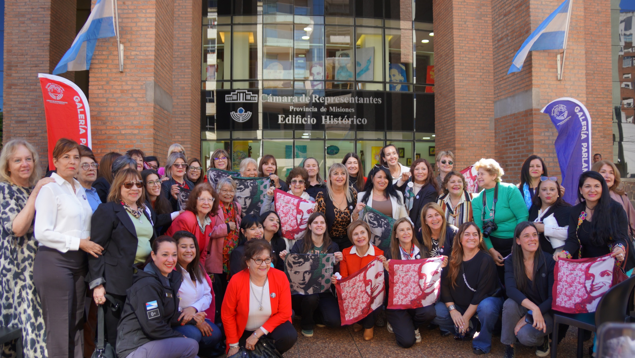 La Legislatura inauguró una muestra artística en homenaje a Eva Perón y al aniversario del voto femenino imagen-8
