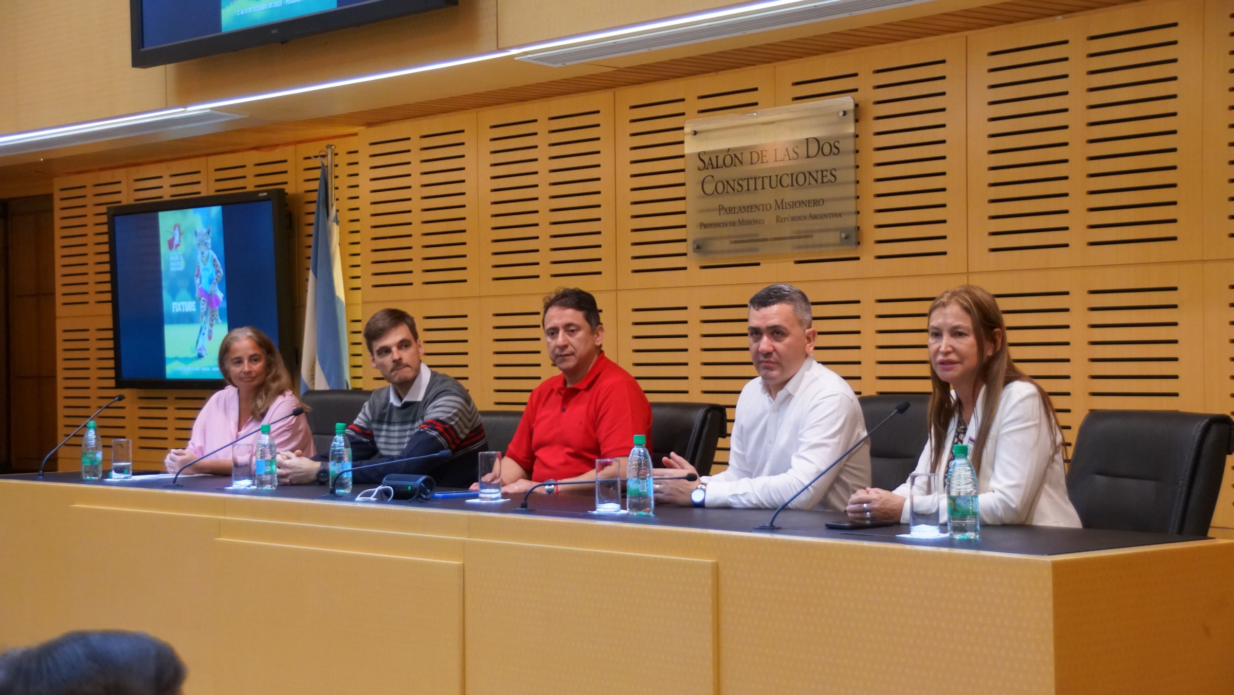 Presentaron en la Legislatura los dos torneos nacionales de Mamis Hockey 3 Presentaron en la Legislatura los dos torneos nacionales de Mamis Hockey imagen-2