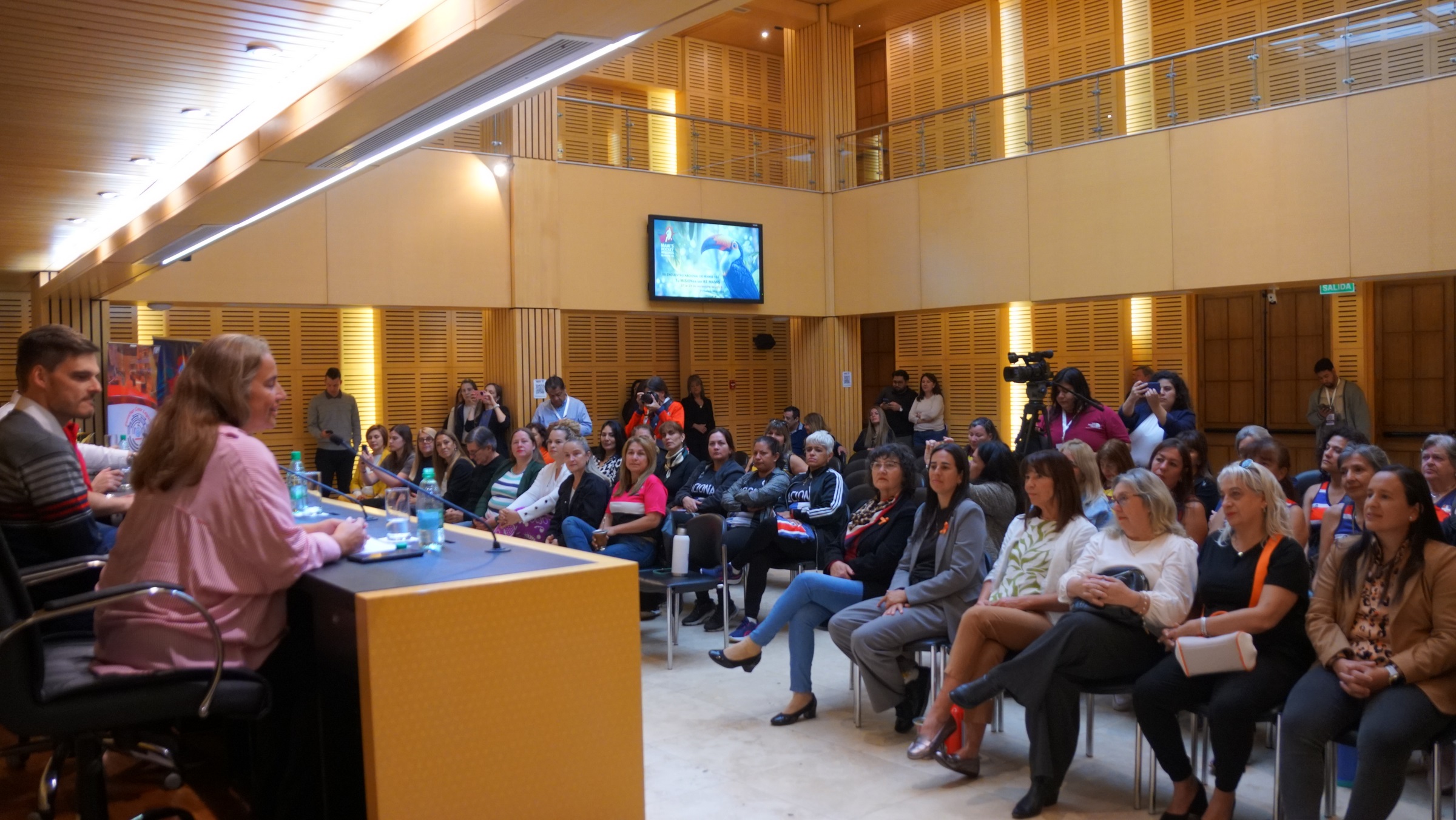 Presentaron en la Legislatura los dos torneos nacionales de Mamis Hockey 9 Presentaron en la Legislatura los dos torneos nacionales de Mamis Hockey imagen-8