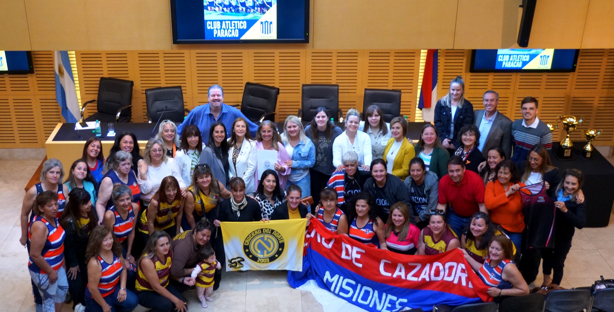 Presentaron en la Legislatura los dos torneos nacionales de Mamis Hockey 13 Presentaron en la Legislatura los dos torneos nacionales de Mamis Hockey imagen-12