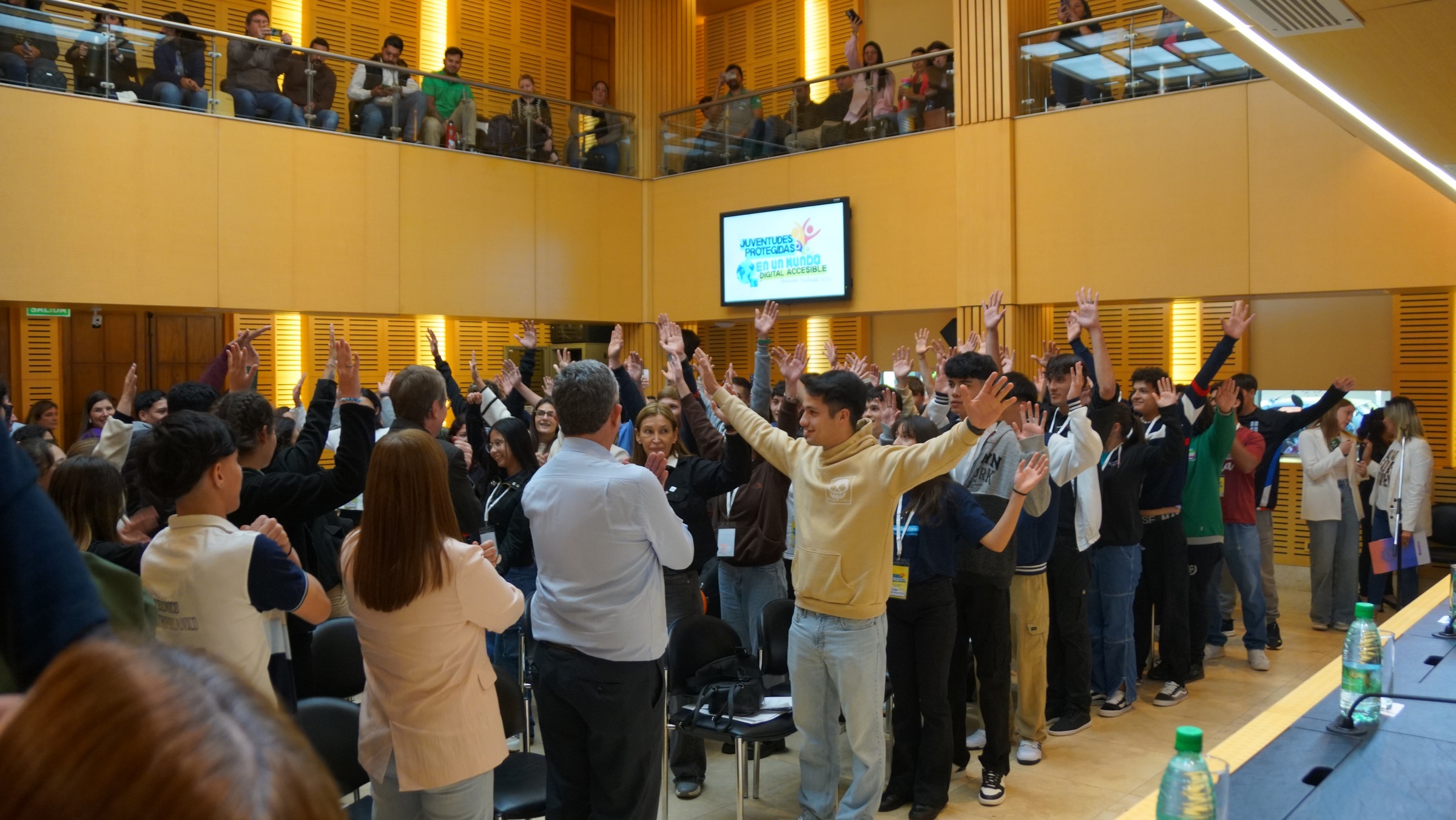 Parlamento Estudiantil 2025: presentan proyecto que apunta a la Neurociencia aplicada a la robótica imagen-2