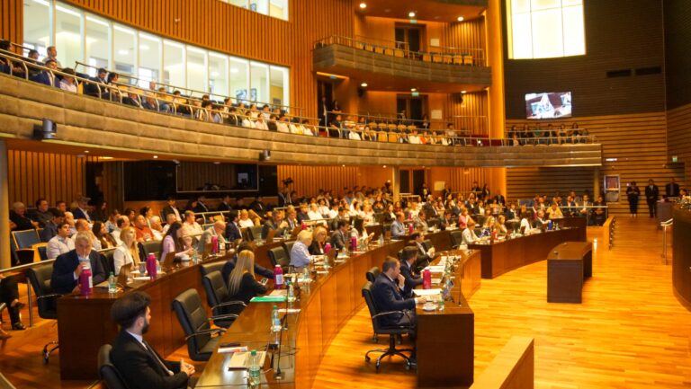 La Legislatura aprobó una ley integral de prevención del suicidio La Legislatura aprobó una ley integral de prevención del suicidio imagen-33