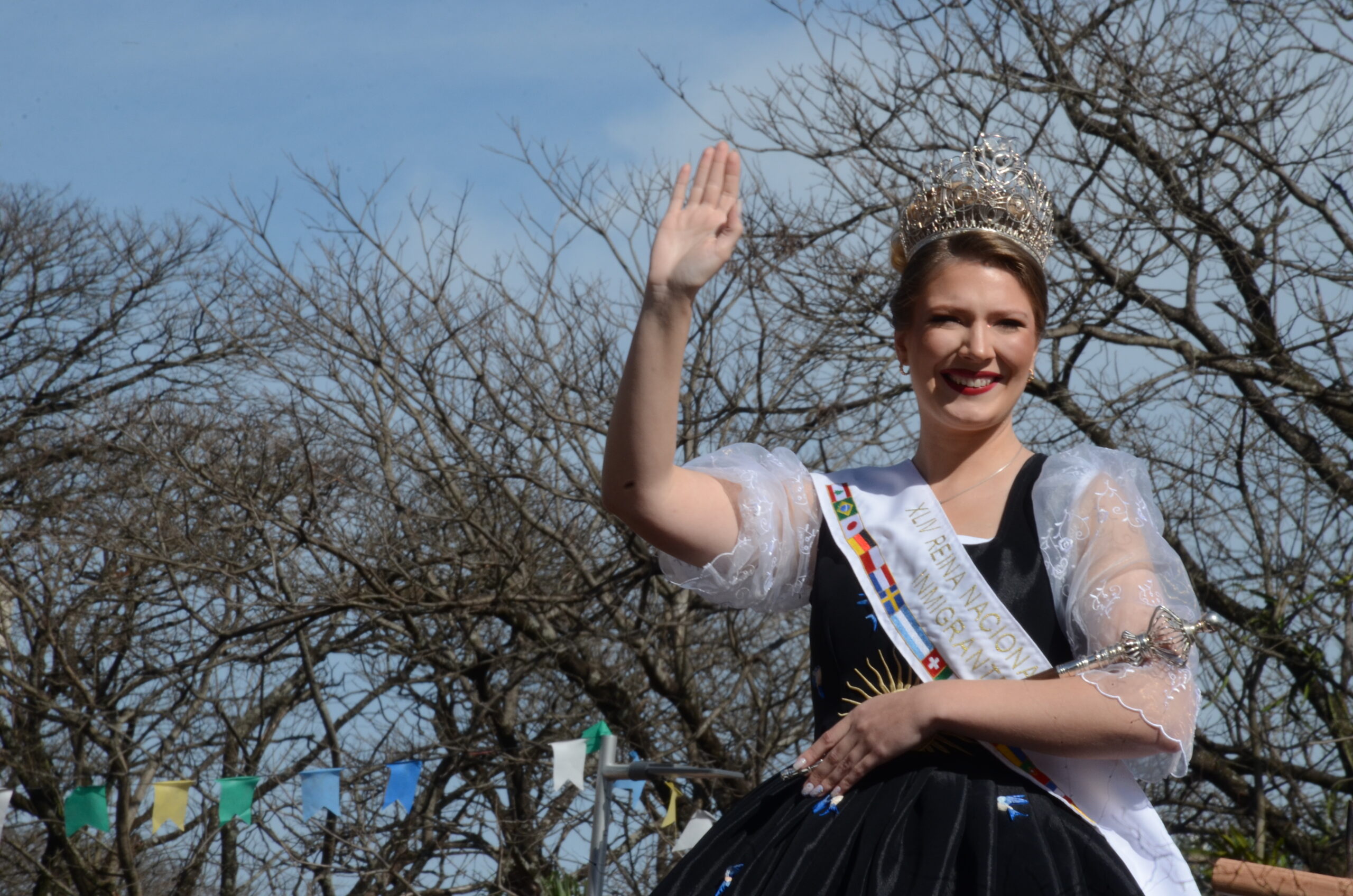 Fiesta del Inmigrante: desfile de Colectividades le puso colorido a la cuarta jornada 5 Fiesta del Inmigrante: desfile de Colectividades le puso colorido a la cuarta jornada imagen-4