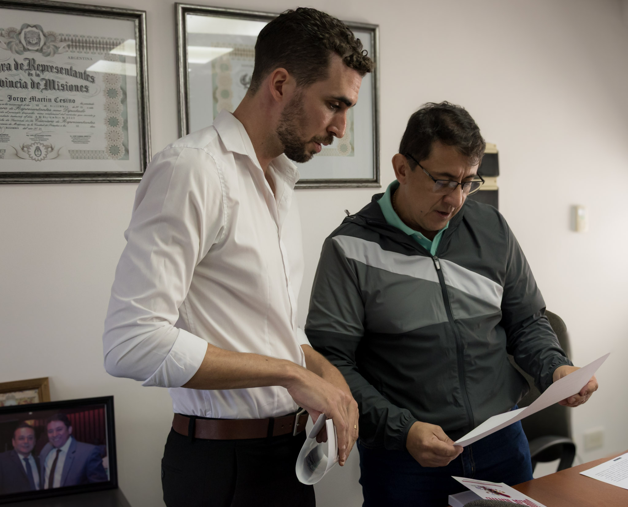 El Vicepresidente de la Legislatura recibió a uno de los autores de “¡Despierta!”, libro publicado por reconocidos profesionales de la salud misioneros 3 El Vicepresidente de la Legislatura recibió a uno de los autores de “¡Despierta!”, libro publicado por reconocidos profesionales de la salud misioneros imagen-2