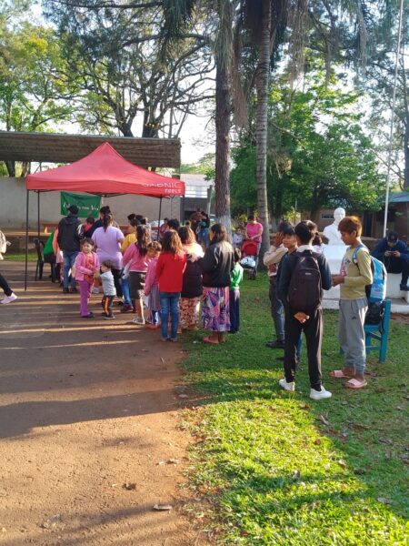 Operativo Estamos con Vos llegó a Caraguatay: vecinos accedieron a consultas médicas, vacunación, trámites de DNI y asesoramiento comunitario imagen-9