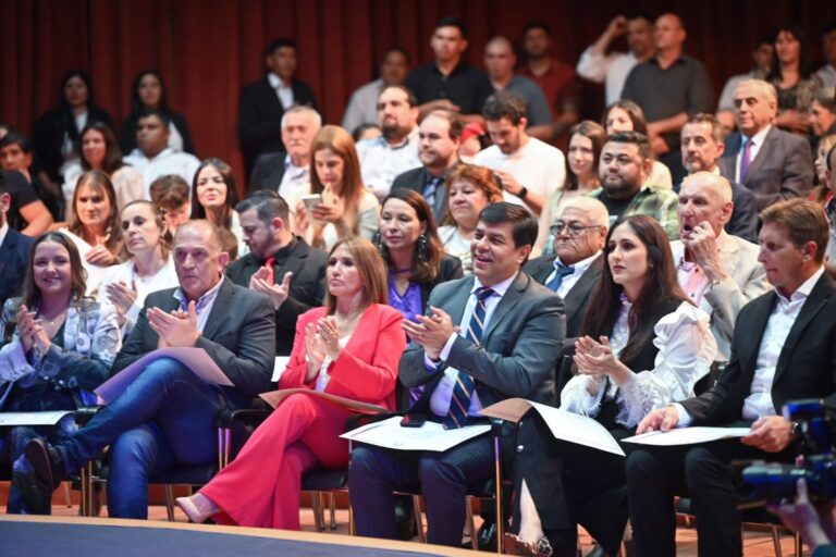 Realizaron la proclamación y entrega de los diplomas a los diputados y concejales electos el domingo 8 de junio Realizaron la proclamación y entrega de los diplomas a los diputados y concejales electos el domingo 8 de junio imagen-45