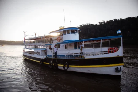 Iguazú Queen ofrece recorridos fluviales por la triple frontera con shows, guías a bordo y propuestas inclusivas para todos los visitantes imagen-4