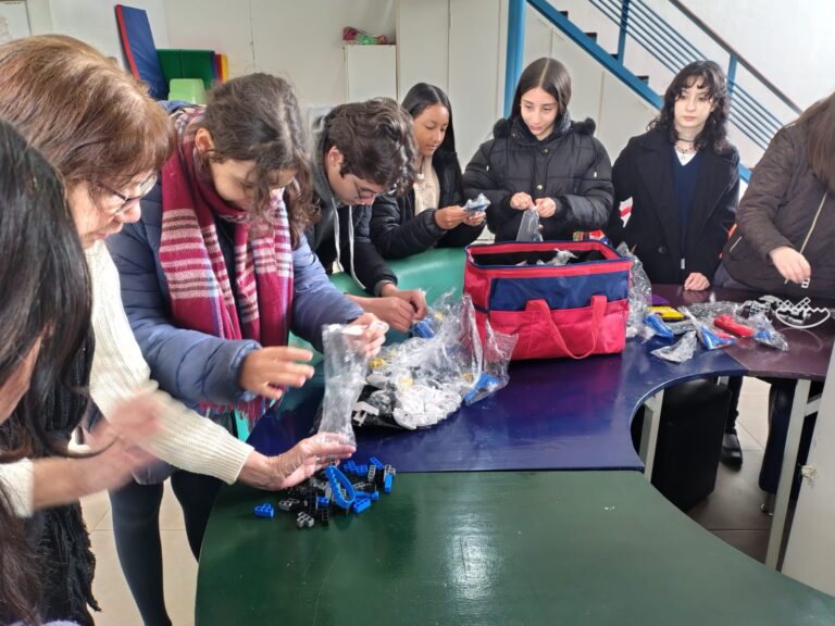 Estudiantes del Ises unieron educación, tecnología y solidaridad en el Mes de las Infancias imagen-16