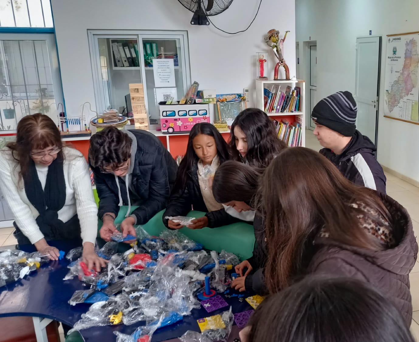 Estudiantes del Ises unieron educación, tecnología y solidaridad en el Mes de las Infancias imagen-8