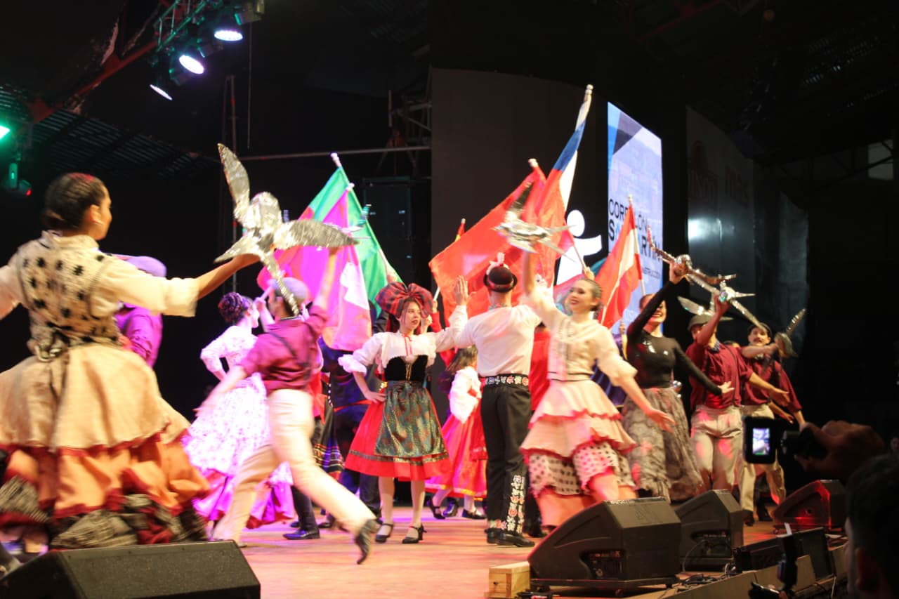 Reconocimiento del Concejo Deliberante obereño al ex gobernador “Cacho” Barrios Arrechea en la Fiesta Nacional del Inmigrante 5 Reconocimiento del Concejo Deliberante obereño al ex gobernador “Cacho” Barrios Arrechea en la Fiesta Nacional del Inmigrante imagen-4