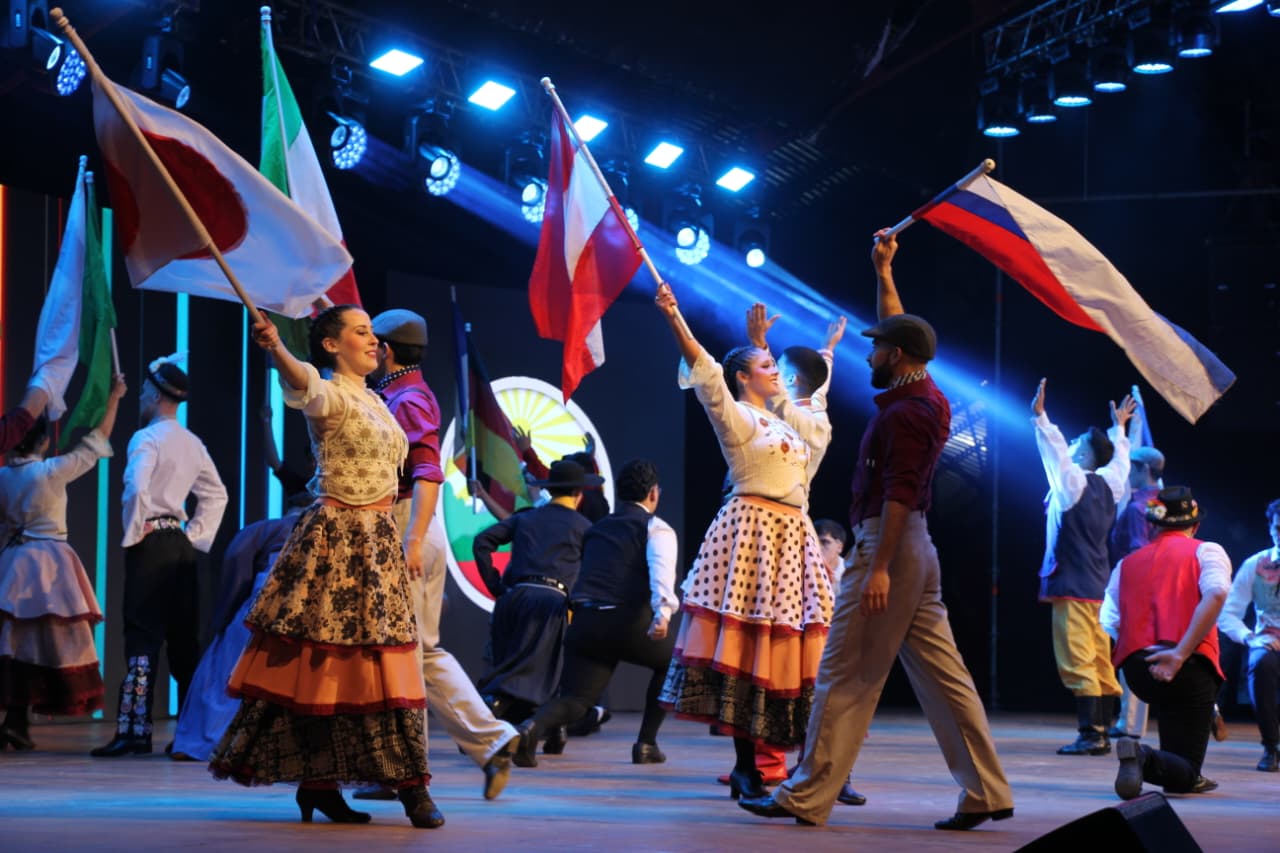 Reconocimiento del Concejo Deliberante obereño al ex gobernador “Cacho” Barrios Arrechea en la Fiesta Nacional del Inmigrante 3 Reconocimiento del Concejo Deliberante obereño al ex gobernador “Cacho” Barrios Arrechea en la Fiesta Nacional del Inmigrante imagen-2