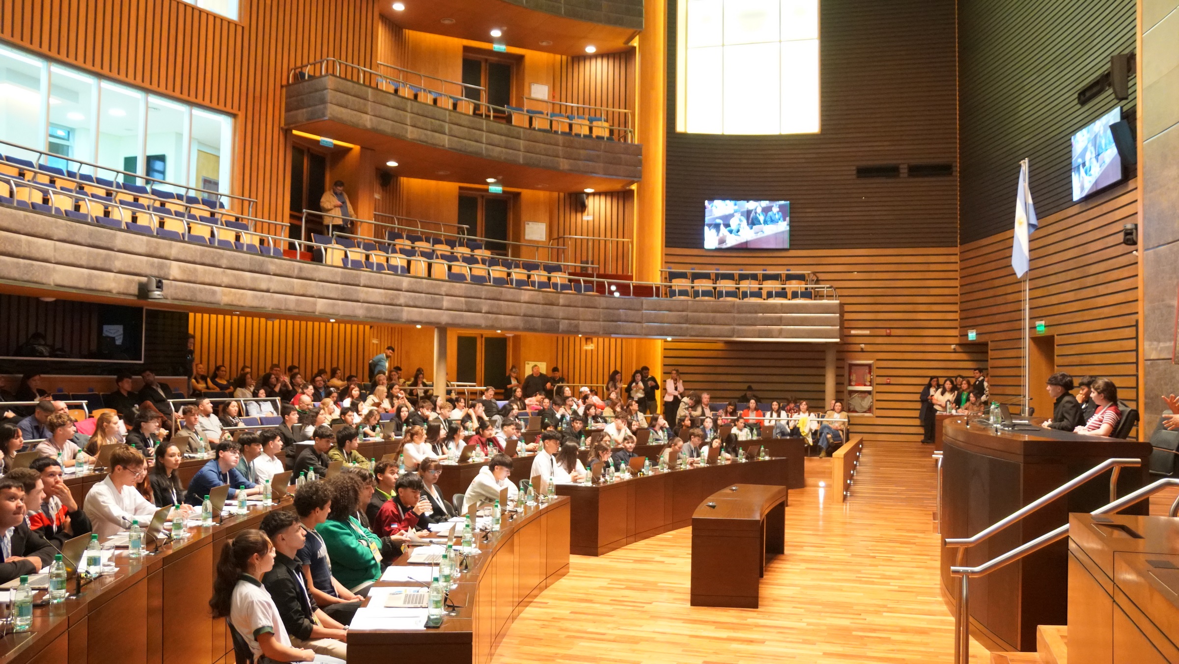 Jóvenes debatieron y aprobaron proyectos sobre salud, educación y ciudadanía digital en la Sesión del Parlamento Estudiantil 2025 imagen-10