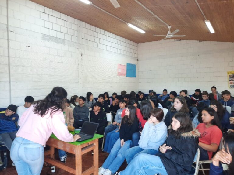 El Programa de Juego Responsable del IPLyC llevó charlas a estudiantes de El Alcázar sobre apuestas y uso de dispositivos imagen-42