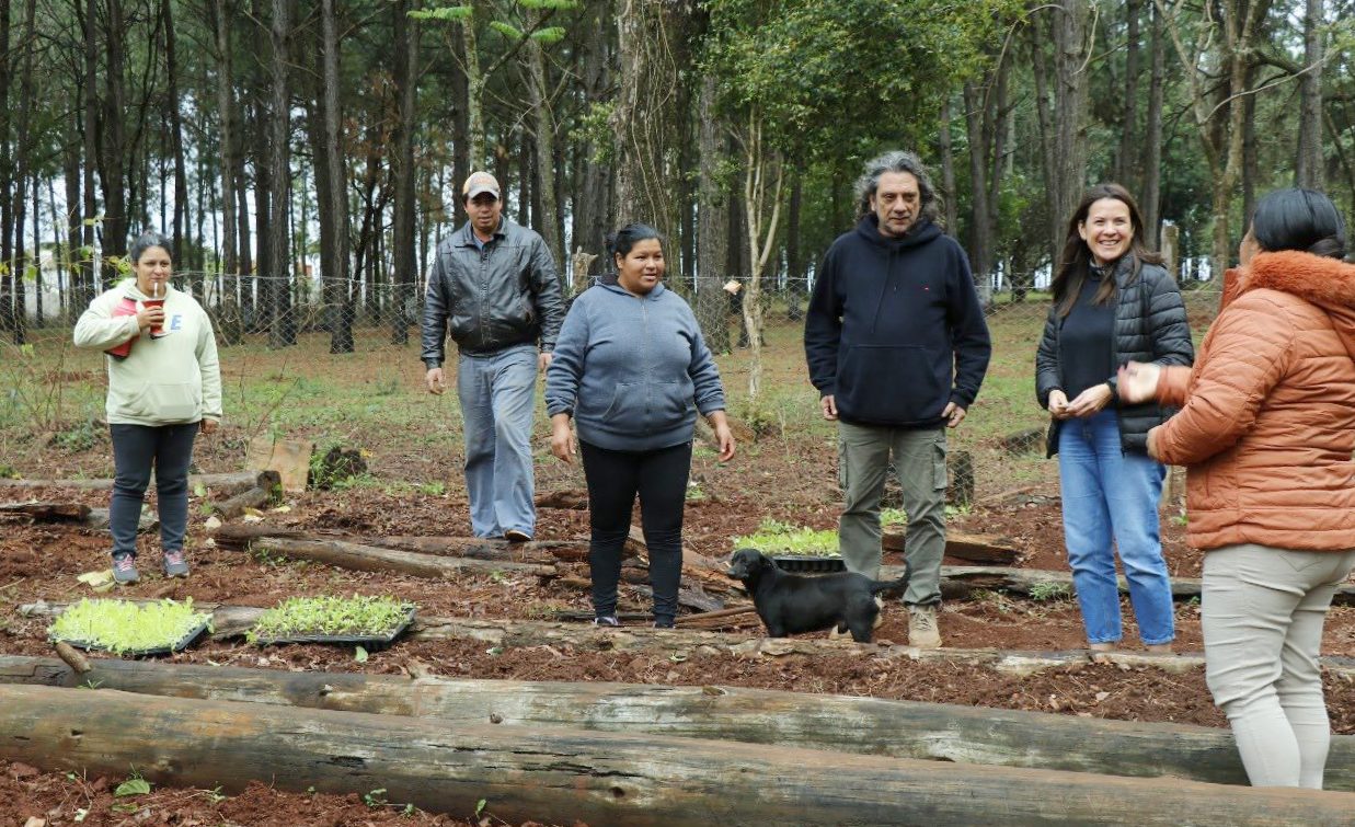 Mujeres del barrio "Sol de Misiones" levantan huerta comunitaria con apoyo técnico municipal y provincial imagen-4