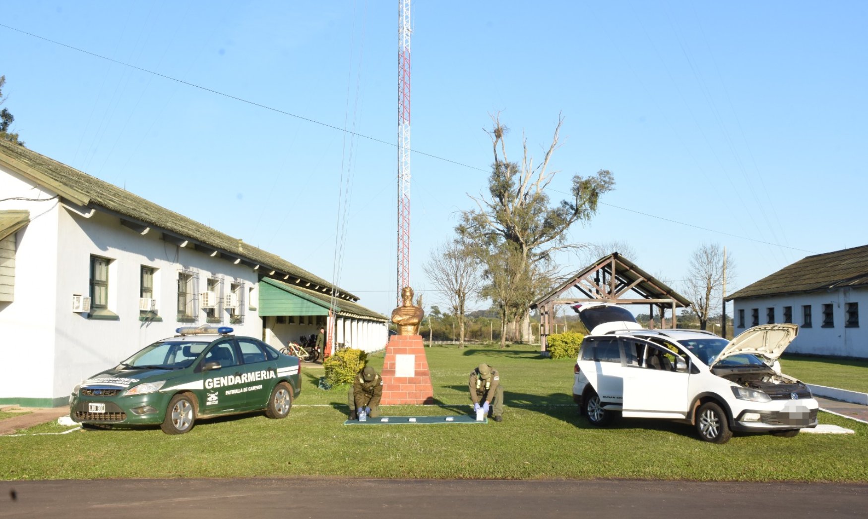 Iban de Misiones a Buenos Aires con cinco kilos de cocaína ocultos en la guantera del auto, los detuvieron en Corrientes 5 Iban de Misiones a Buenos Aires con cinco kilos de cocaína ocultos en la guantera del auto, los detuvieron en Corrientes imagen-4