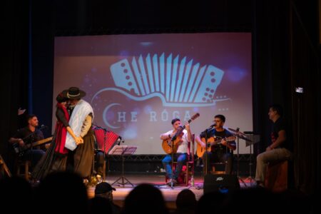 Posadas celebra el Día del Chamamé con la cuarta rueda musiquera en la plaza María Morínigo Posadas celebra el Día del Chamamé con la cuarta rueda musiquera en la plaza María Morínigo imagen-8