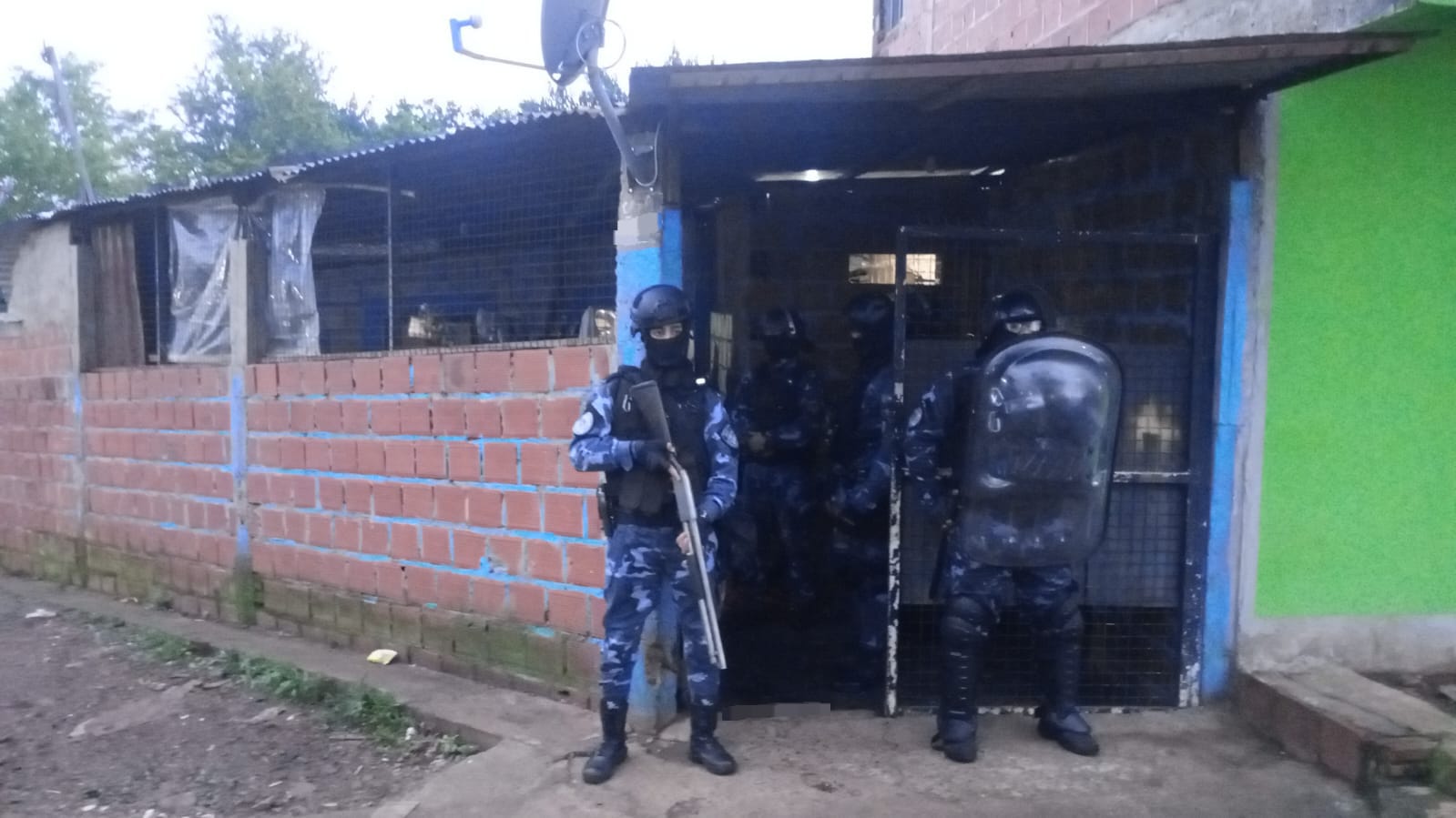 Le robaron y luego lo extorsionaron para devolverle los bienes: la Policía allanó sus viviendas y fueron detenidos 9 Le robaron y luego lo extorsionaron para devolverle los bienes: la Policía allanó sus viviendas y fueron detenidos imagen-8