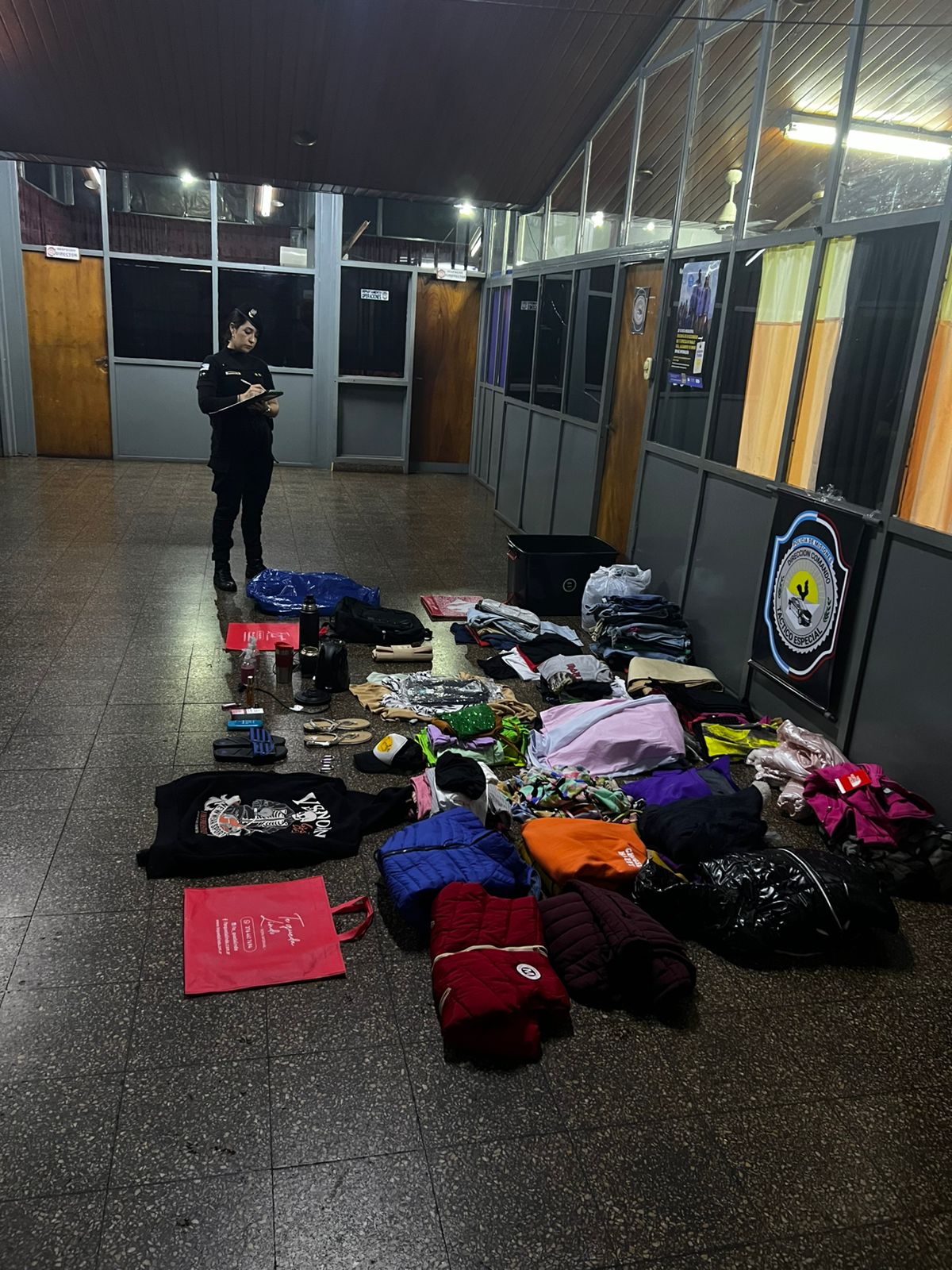 Otro intento a lo "Bonnie y Clyde" frustrado: Cámaras del 911 los captaron en vivo y terminaron presos 5 Otro intento a lo "Bonnie y Clyde" frustrado: Cámaras del 911 los captaron en vivo y terminaron presos imagen-4