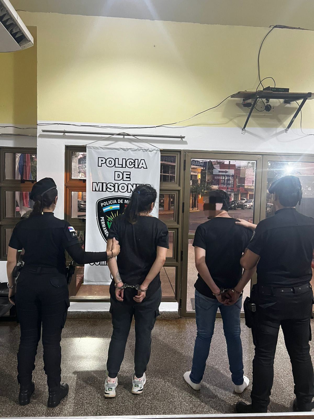 Otro intento a lo "Bonnie y Clyde" frustrado: Cámaras del 911 los captaron en vivo y terminaron presos 3 Otro intento a lo "Bonnie y Clyde" frustrado: Cámaras del 911 los captaron en vivo y terminaron presos imagen-2