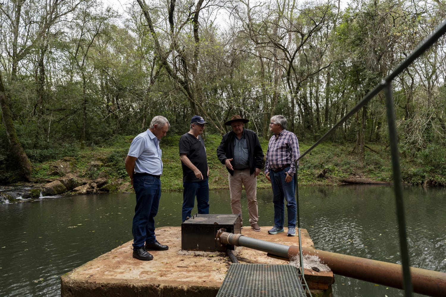 Passalacqua recorrió la nueva planta potabilizadora que mejorará el abastecimiento de agua en Salto Encantado 15 Passalacqua recorrió la nueva planta potabilizadora que mejorará el abastecimiento de agua en Salto Encantado imagen-14