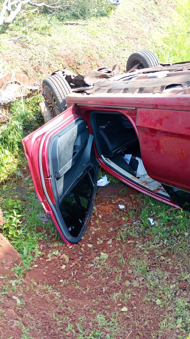 Despiste y vuelco: automovilista se descompensó en la Costanera Oeste de Posadas Despiste y vuelco: automovilista se descompensó en la Costanera Oeste de Posadas imagen-46