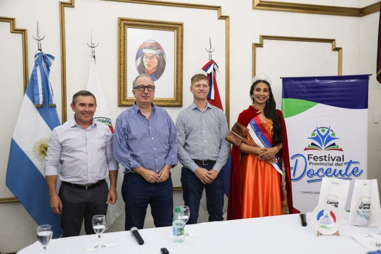 Fiesta Provincial del Docente: «Es un tributo a quienes dedican su vida a formar a nuestros jóvenes, eso es un esfuerzo gigantesco”, dijo Passalacqua Fiesta Provincial del Docente: "Es un tributo a quienes dedican su vida a formar a nuestros jóvenes, eso es un esfuerzo gigantesco”, dijo Passalacqua imagen-31