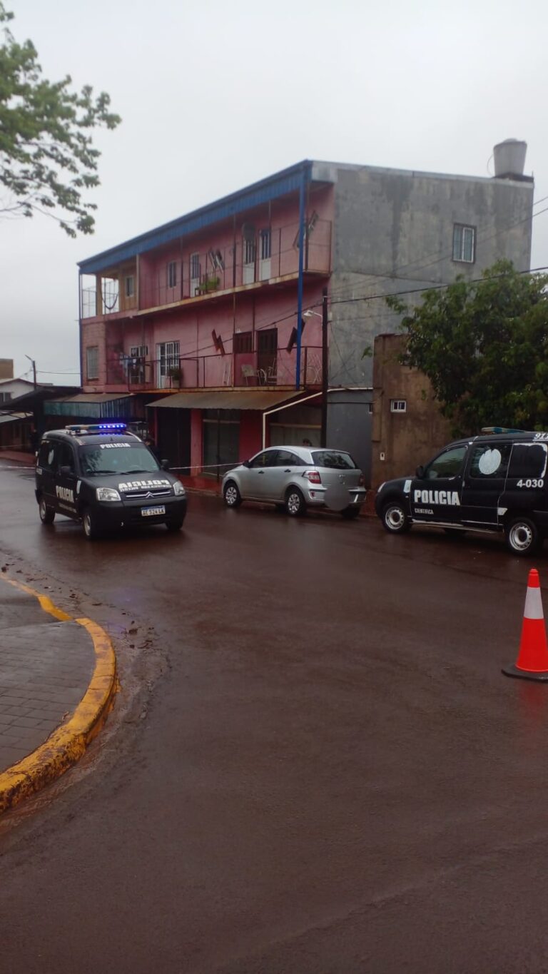 Matan a una mujer de varios disparos en San Vicente y buscan a la pareja Matan a una mujer de varios disparos en San Vicente y buscan a la pareja imagen-12