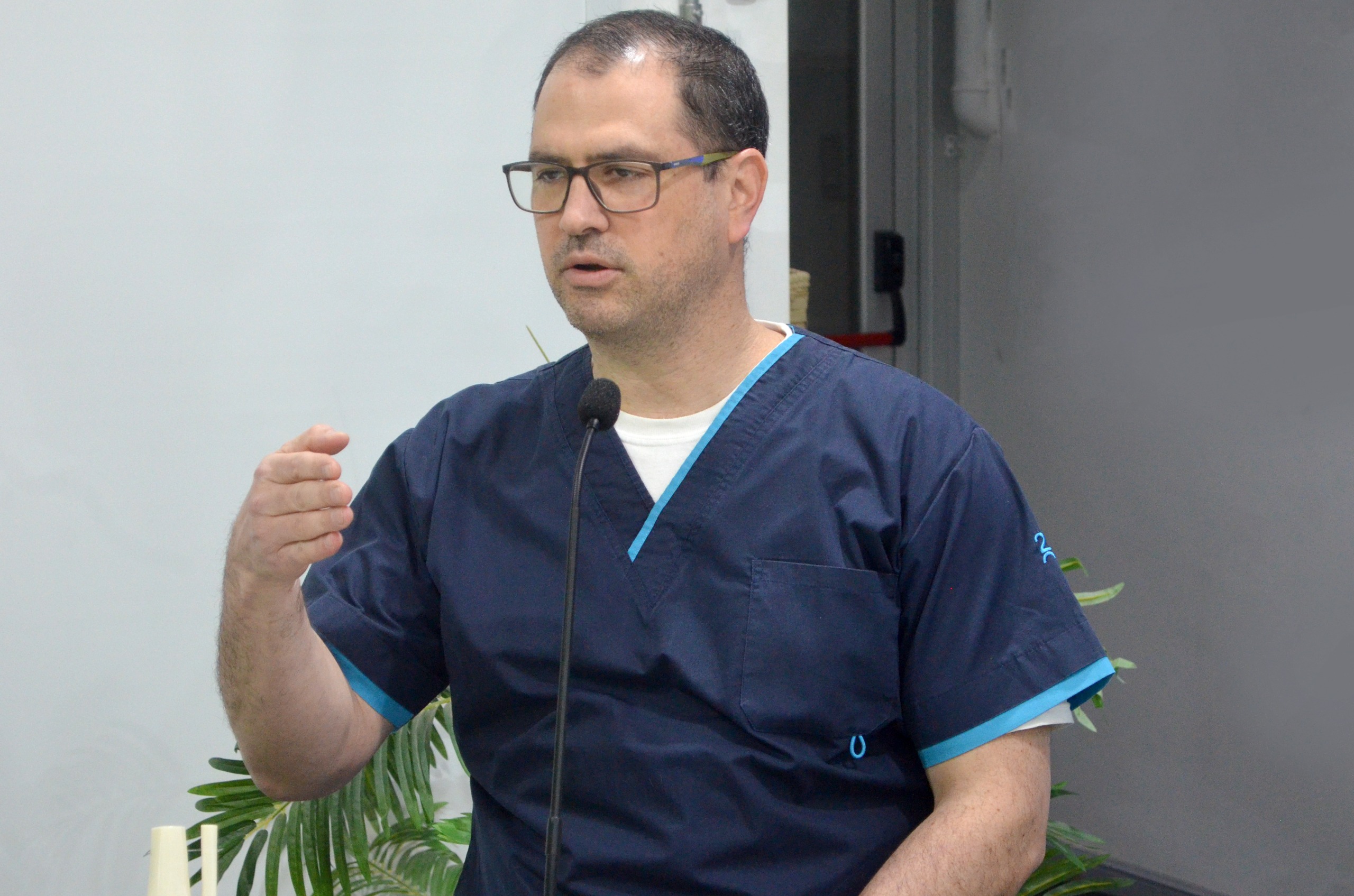 El traumatólogo Brandt explicó cómo el uso de calzado inadecuado y la falta de fuerza favorecen la aparición de juanetes y otras deformidades en los pies imagen-4