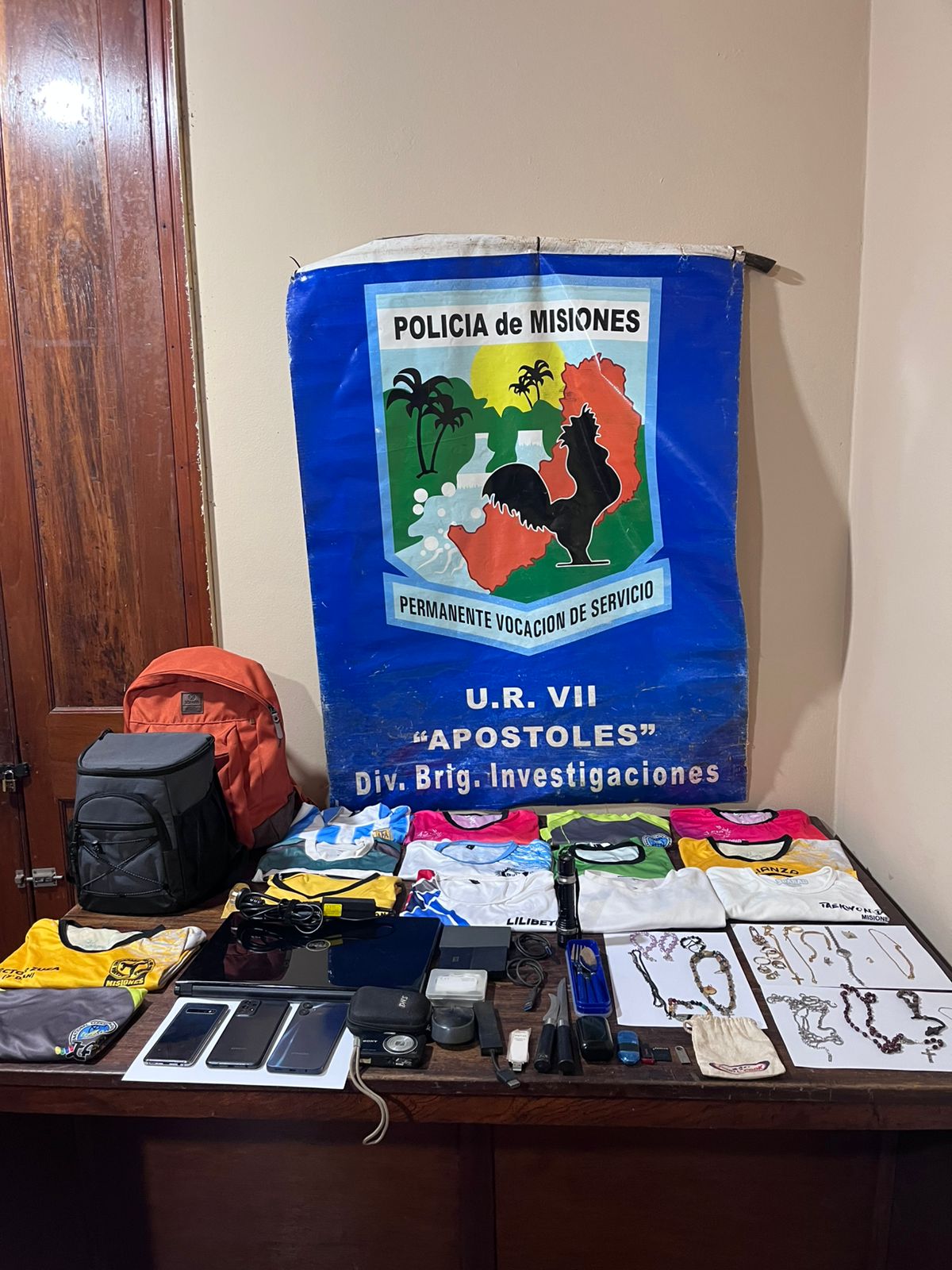 Tres ladrones capturados por un robo en Apóstoles: recuperaron joyas de oro 3 Tres ladrones capturados por un robo en Apóstoles: recuperaron joyas de oro imagen-2