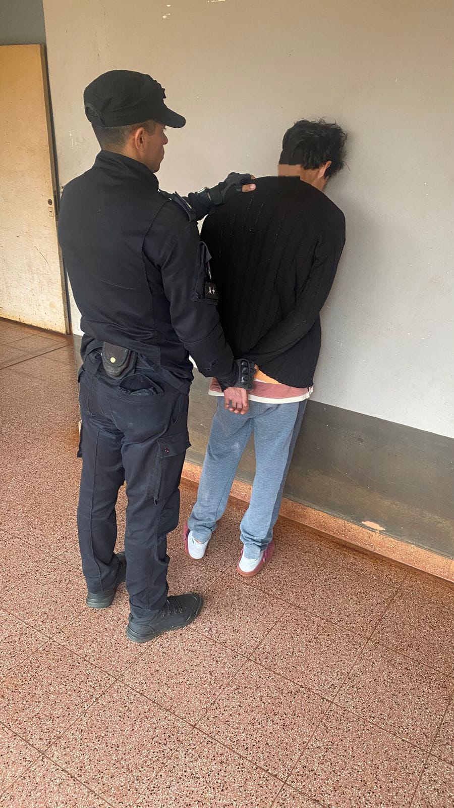 Posadas: quiso agredir a su propia madre, violando una orden judicial y terminó detenido 3 Posadas: quiso agredir a su propia madre, violando una orden judicial y terminó detenido imagen-2